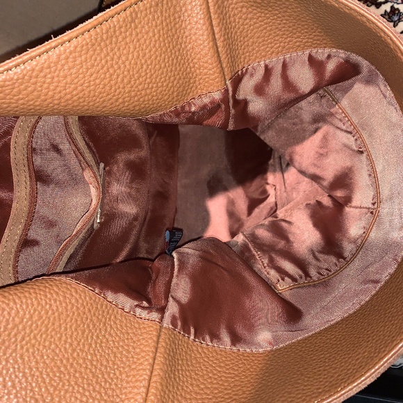 Moda Luxe Tan Suede Shoulder Bag - Picture 2 of 5